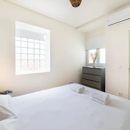 Monsanto Hill House - No 571 1E-2
